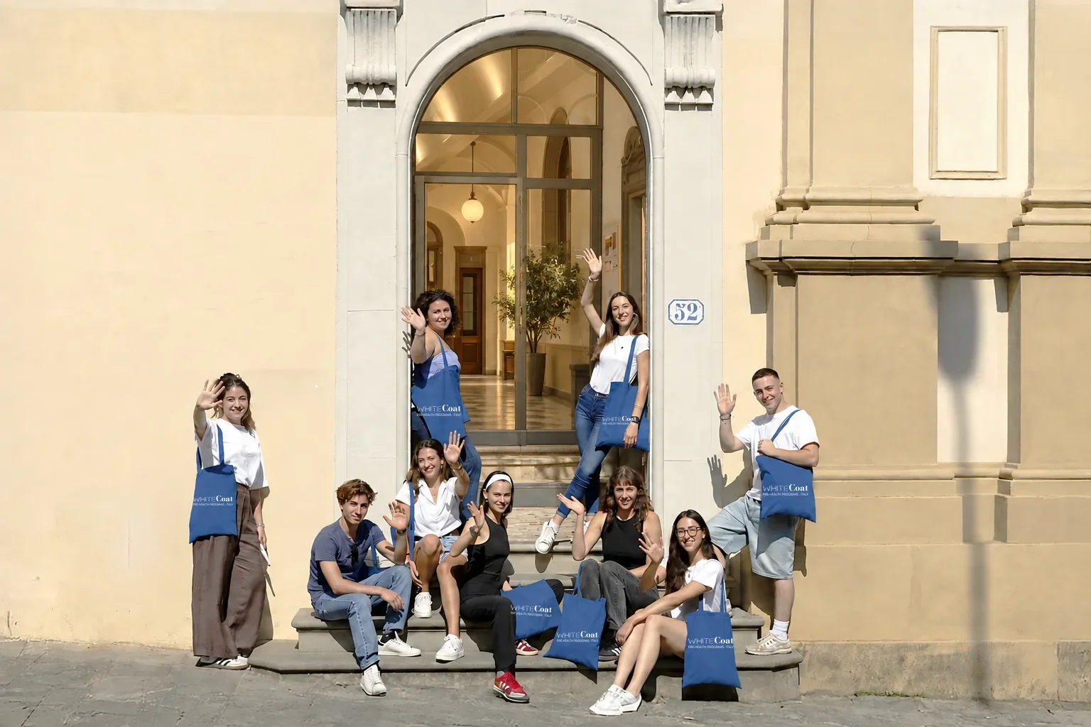 Students at the entrance of the Unicollege Florence campus