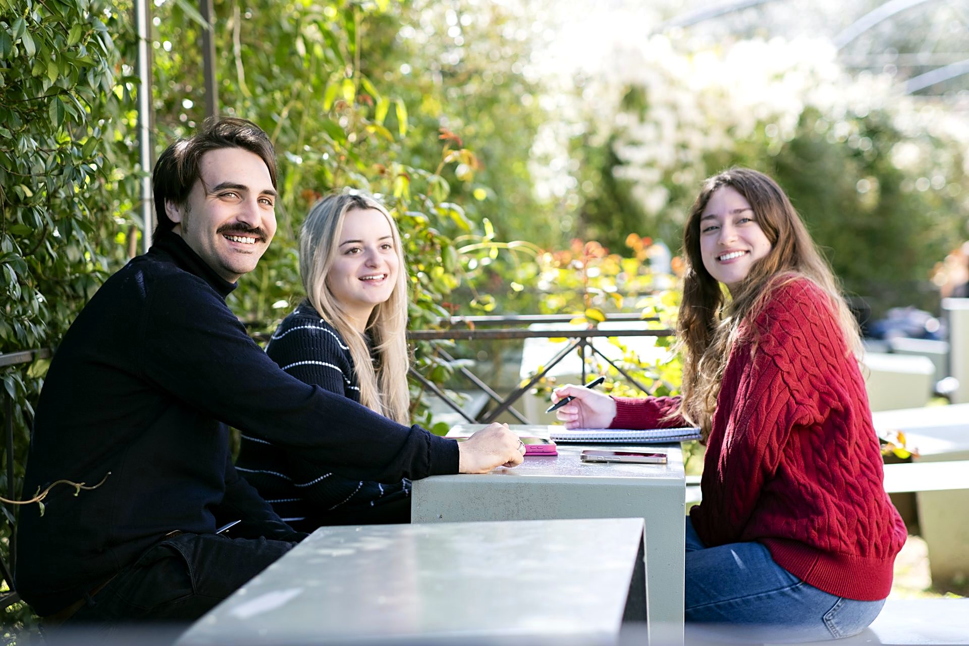Matteo Becagli with students at the outdoor tables of the Florence campus